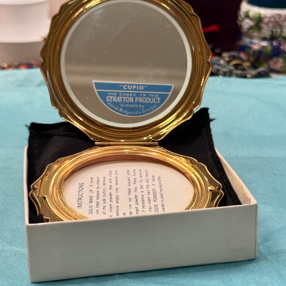 Stratton Wedgewood Blue Jasperware Compact. Vintage. Never unboxed - Picture 4 of 7